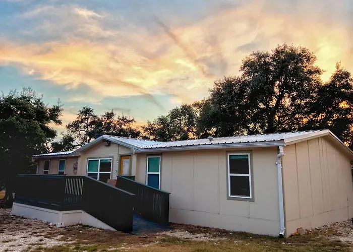 Charming Riverfront Home - Casa Topo @ Sparrowbend