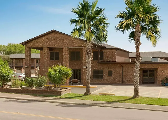 Super 8 By Wyndham Universal City